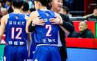 劉維偉領隊，青島勝浙江，全隊潑水慶祝！