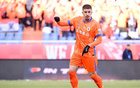 山東泰山4-0奪冠，力壓滬雙雄。伊萬換人決策引質(zhì)疑。