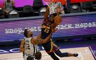 他，24歲天才，NBA十年最失敗。無球可打。