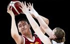 日本球員田中14號，偷掐張子宇頭發(fā)！宮魯鳴憤怒！